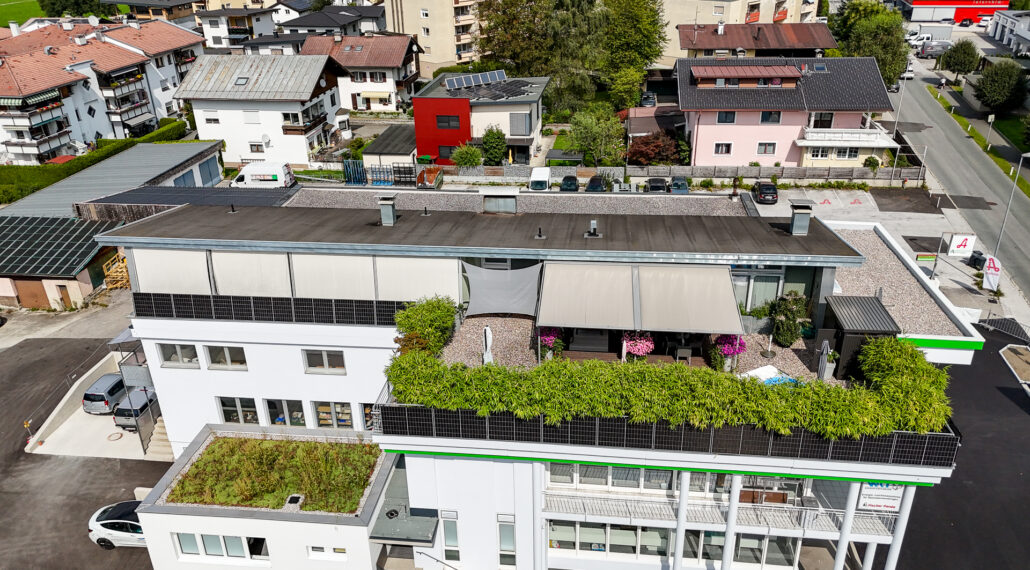 PV-Anlage auf großem Gebäude