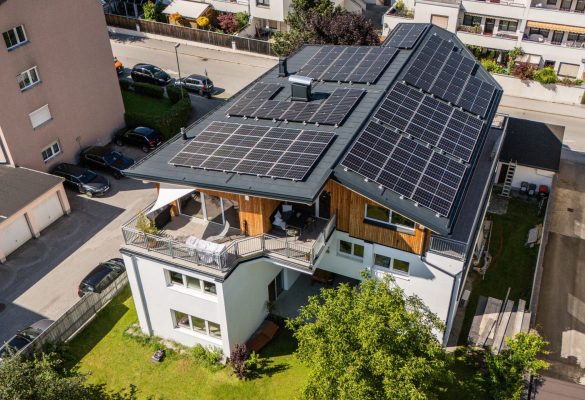 Photovoltaikanlage auf Mehrfamilienhaus